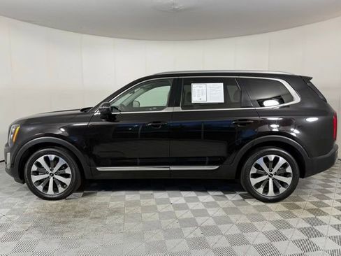 Used 2022 Kia Telluride EX w/ EX Premium Package image 3