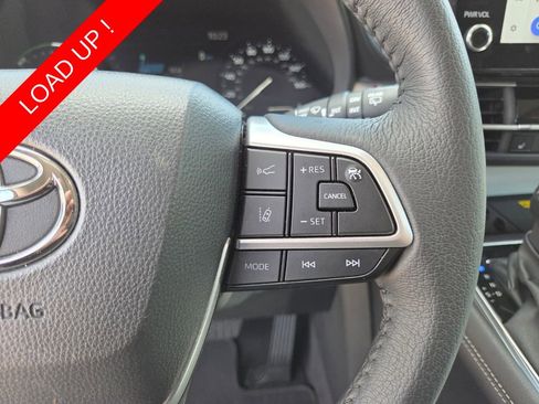 Used 2025 Toyota Sienna XLE FWD image 33