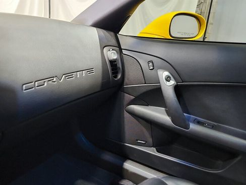 Used 2006 Chevrolet Corvette Coupe w/ Preferred Equipment Group RWD image 32