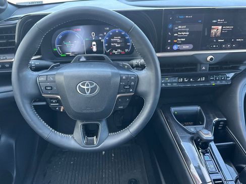 Used 2025 Toyota Crown Signia w/ Advanced Technology Package image 16