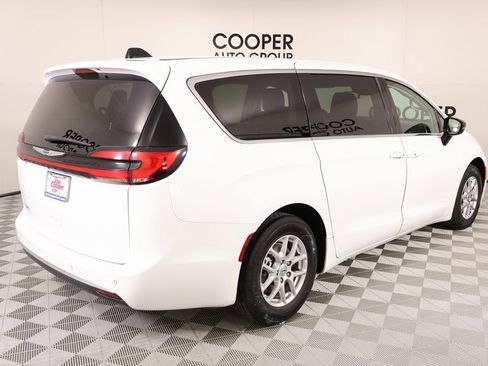 Used 2024 Chrysler Pacifica Touring-L image 20