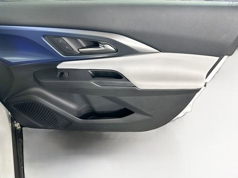 Used 2025 Chevrolet Equinox EV LT image 30