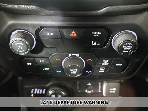 Used 2023 Jeep Renegade Trailhawk w/ Trailer Tow Group image 5