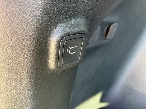 Used 2022 Jeep Cherokee Limited image 26