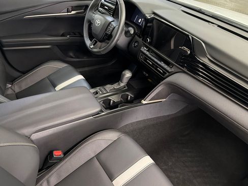 Used 2026 Toyota Camry SE w/ Convenience Package FWD image 33
