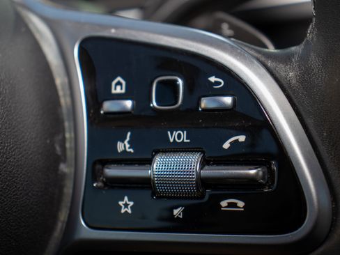 Used 2022 Mercedes-Benz GLS 450 4MATIC image 33