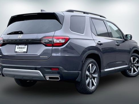 Used 2025 Honda Pilot Touring image 13