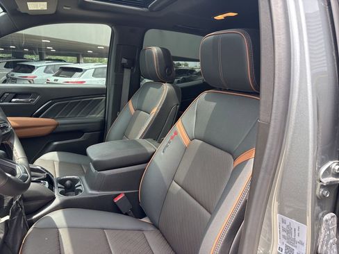 Used 2025 GMC Canyon AT4 w/ Technology Plus Package AWD/4WD image 13