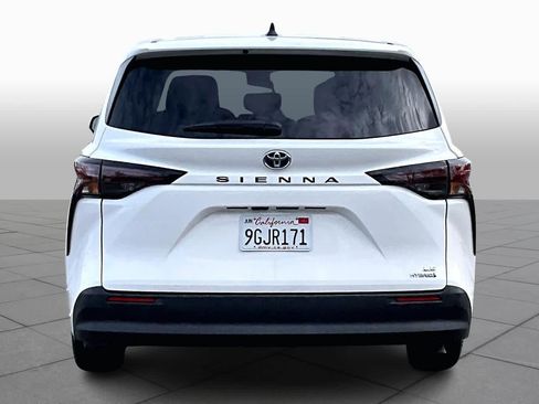 Certified 2023 Toyota Sienna LE image 4