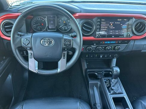 Used 2020 Toyota Tacoma TRD Sport w/ TRD Premium Sport Package AWD/4WD image 16
