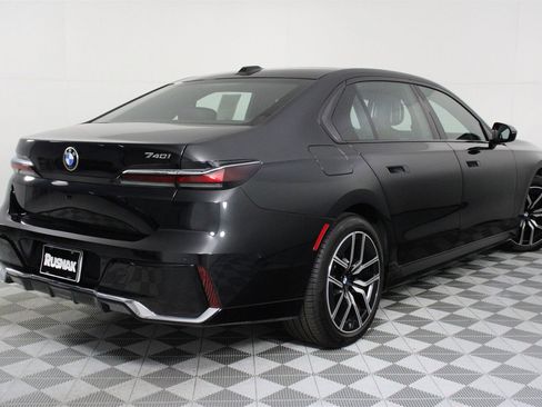 Used 2025 BMW 740i image 4