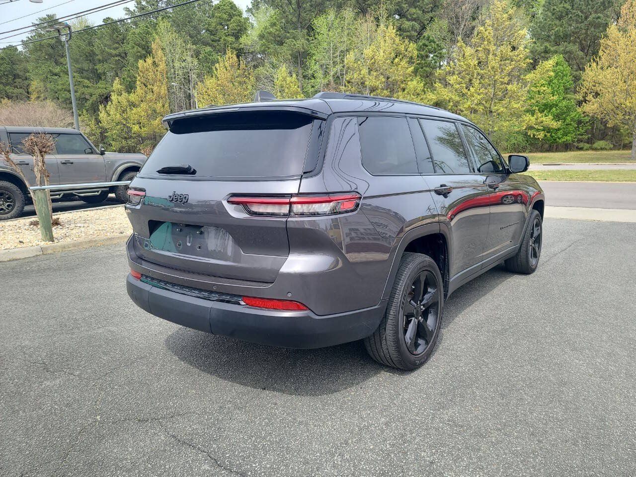 Used 2023 Jeep Grand Cherokee L Laredo RWD image 7