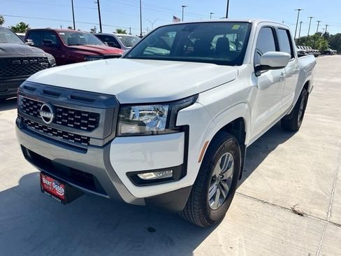 Used 2025 Nissan Frontier SV w/ SV Convenience Package RWD image 3