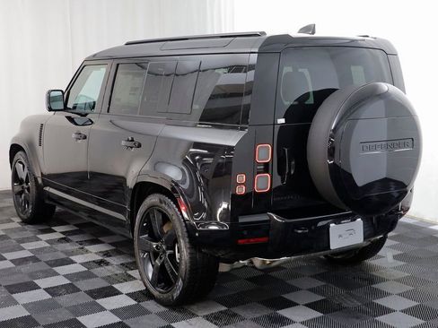 New 2026 Land Rover Defender 110 X-Dynamic SE image 17
