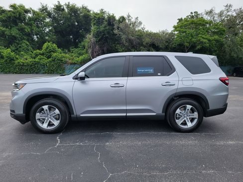 Used 2025 Honda Pilot EX-L image 11
