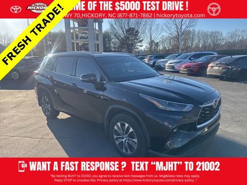 Used 2022 Toyota Highlander XLE image 1