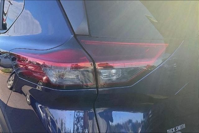 Used 2025 Nissan Rogue SV FWD image 23