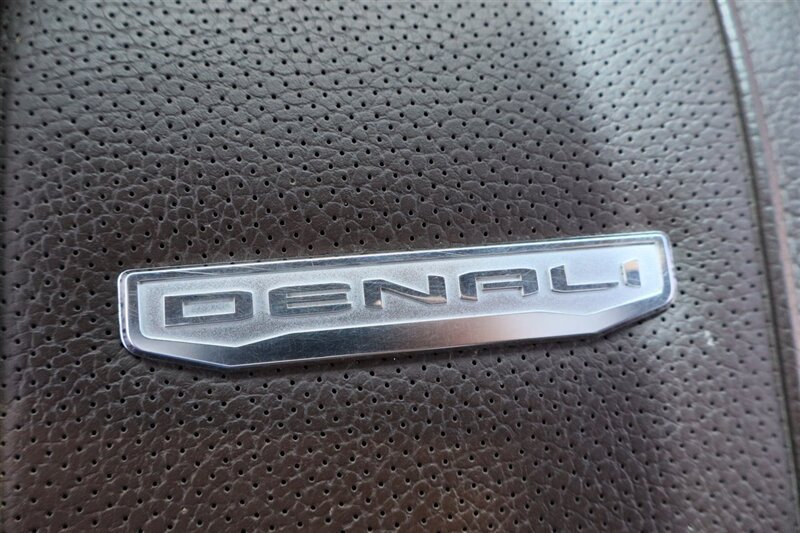 Used 2025 GMC Sierra 3500 Denali w/ Denali Reserve Package AWD/4WD image 25