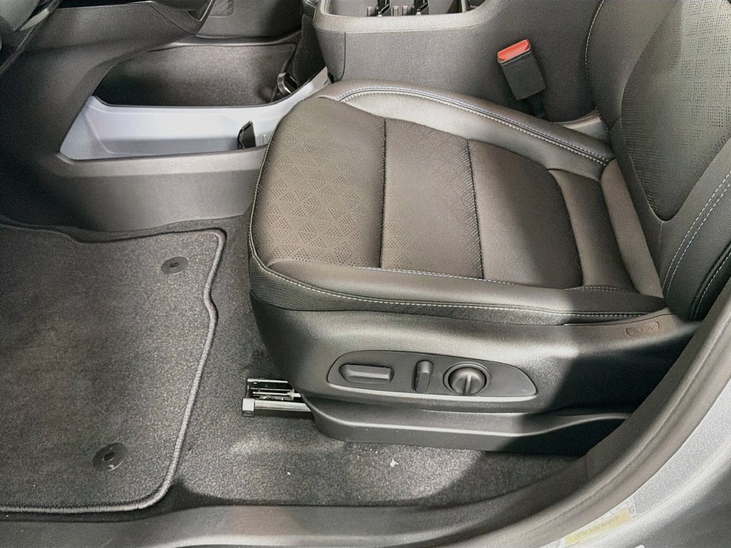New 2027 Chevrolet Bolt LT w/ Super Cruise Package FWD image 19