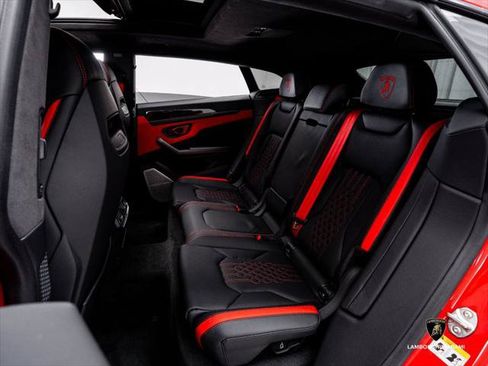 Used 2025 Lamborghini Urus SE AWD/4WD image 49