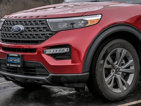 Used 2023 Ford Explorer XLT w/ Equipment Group 202A image 2