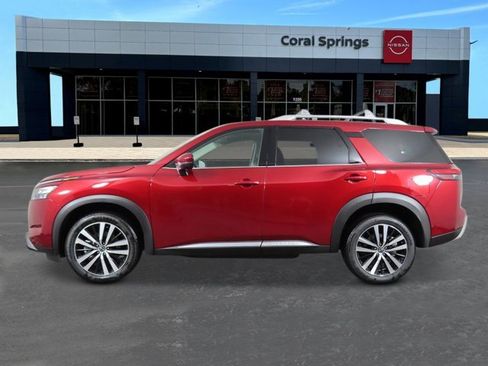 New 2025 Nissan Pathfinder Platinum image 2