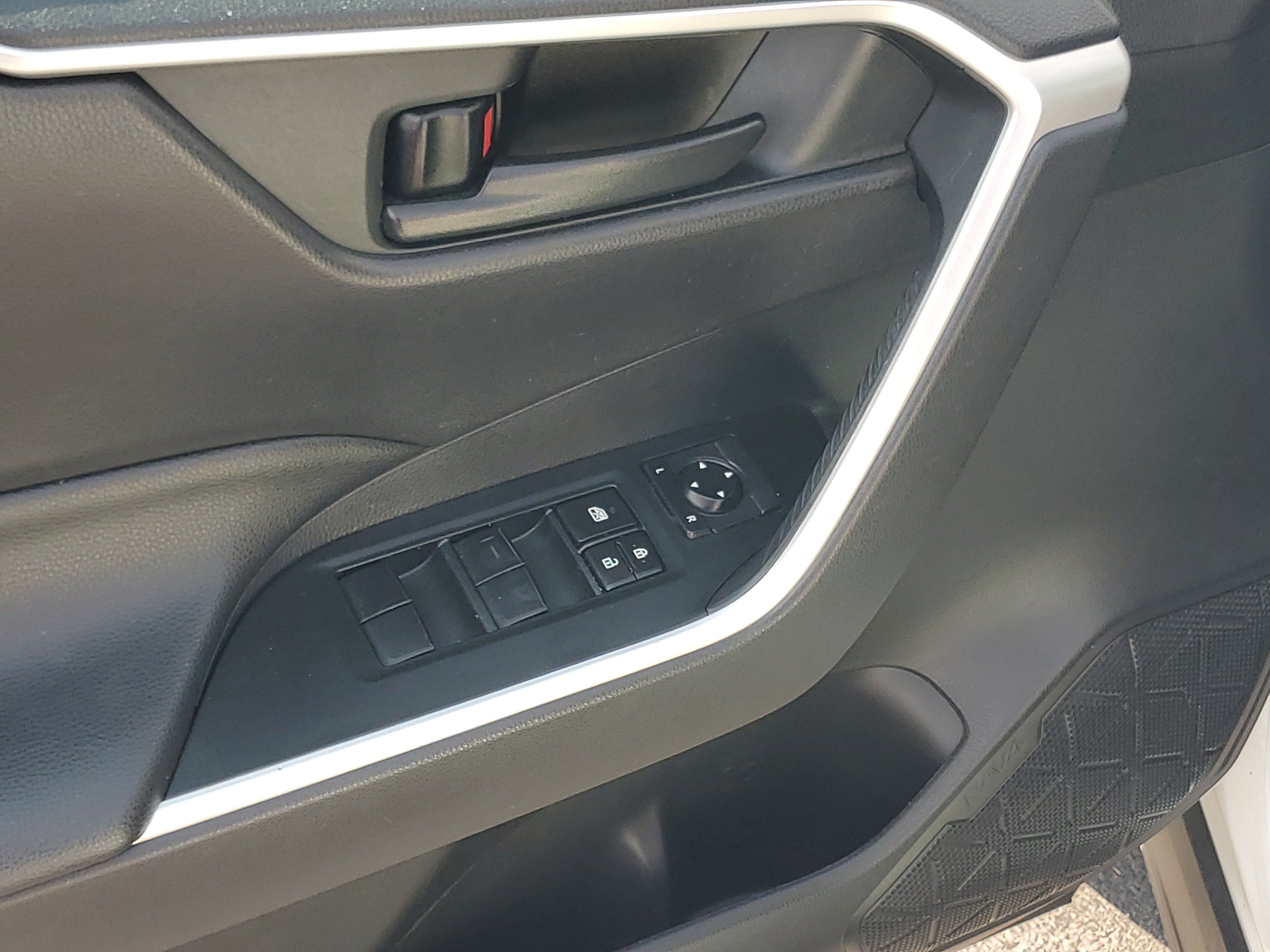 Used 2020 Toyota RAV4 LE w/ All Weather Liner Package AWD/4WD image 18