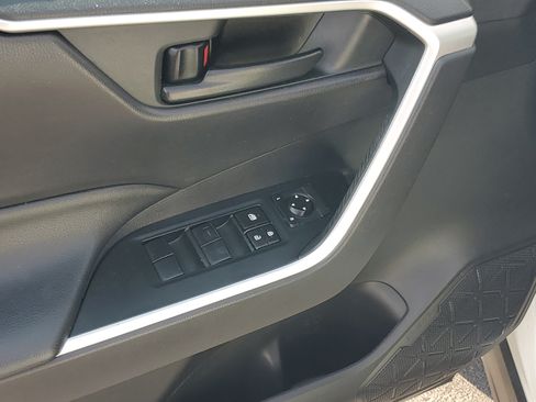 Used 2020 Toyota RAV4 LE w/ All Weather Liner Package AWD/4WD image 18