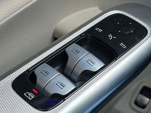 Used 2024 Mercedes-Benz GLC 300 image 15