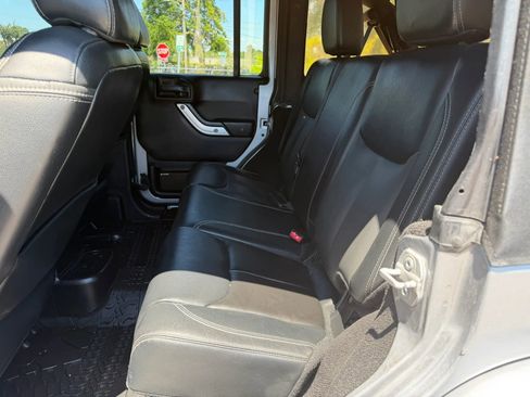 Used 2016 Jeep Wrangler Unlimited Sahara AWD/4WD image 10