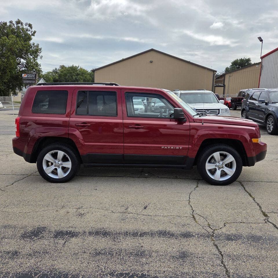 Used 2012 Jeep Patriot Latitude w/ Sun/Sound Group FWD image 4