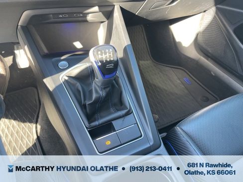 Used 2022 Volkswagen Golf R image 10