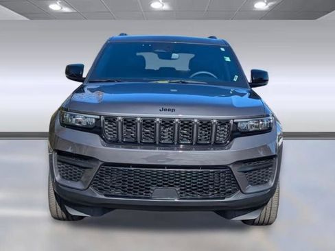 Used 2023 Jeep Grand Cherokee L Laredo image 6