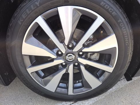 Used 2020 Nissan Sentra SV w/ SV Premium Package FWD image 29