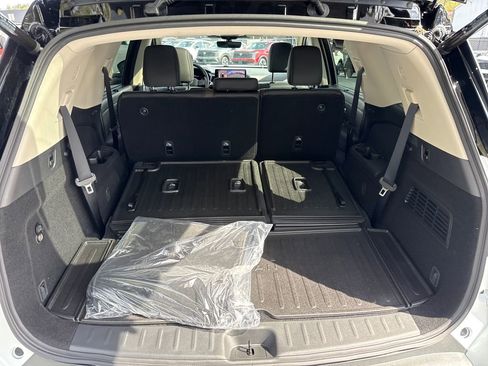 New 2026 Nissan Pathfinder Platinum FWD image 23