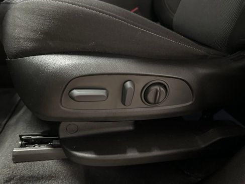 Used 2023 Chevrolet Traverse LT image 8