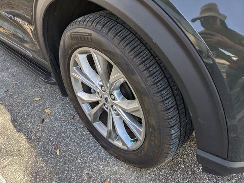 Used 2023 Ford Explorer XLT w/ Equipment Group 202A image 7