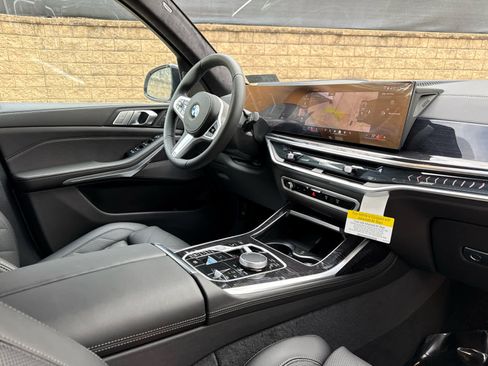 New 2026 BMW X7 xDrive40i w/ M Sport Package AWD/4WD image 8