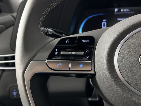 Used 2025 Hyundai Elantra Sport FWD image 18