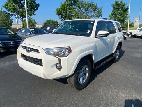 Used 2024 Toyota 4Runner SR5 AWD/4WD image 9