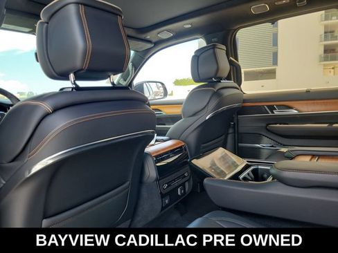 Used 2022 Jeep Grand Wagoneer Series III w/ HD Trailer Tow Package AWD/4WD image 16