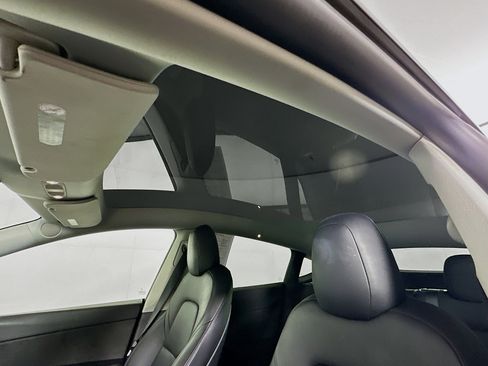 Used 2022 Tesla Model Y Long Range image 24