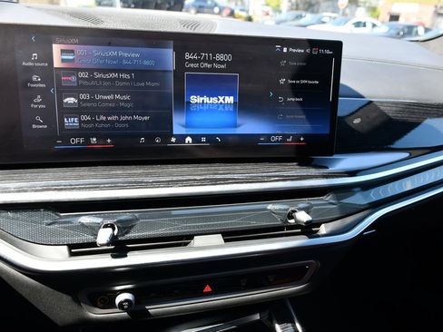 Used 2025 BMW X7 xDrive40i w/ M Sport Package AWD/4WD image 40
