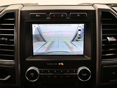 Used 2018 Ford Expedition XLT w/ Equipment Group 202A RWD image 9
