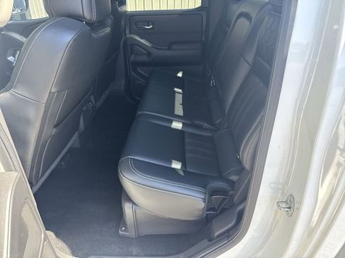 Used 2022 Nissan Frontier SV w/ SV Premium Package AWD/4WD image 14