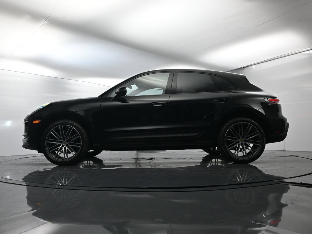 Certified 2025 Porsche Macan AWD/4WD image 46