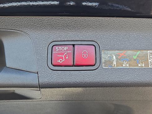 Used 2025 Mercedes-Benz GLS 450 4MATIC image 15