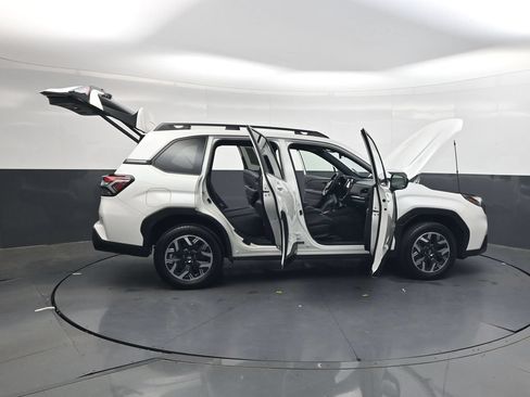 Used 2025 Subaru Forester Premium AWD/4WD image 51
