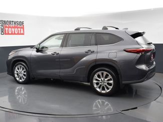 Used 2022 Toyota Highlander Limited video 2
