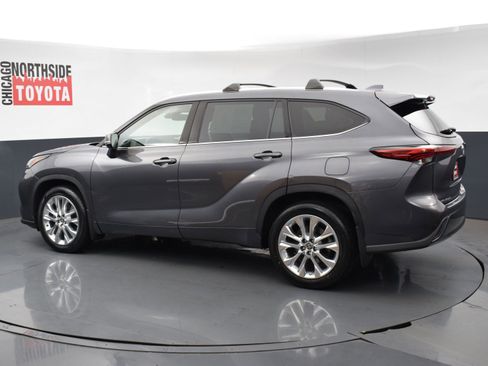 Used 2022 Toyota Highlander Limited image 2
